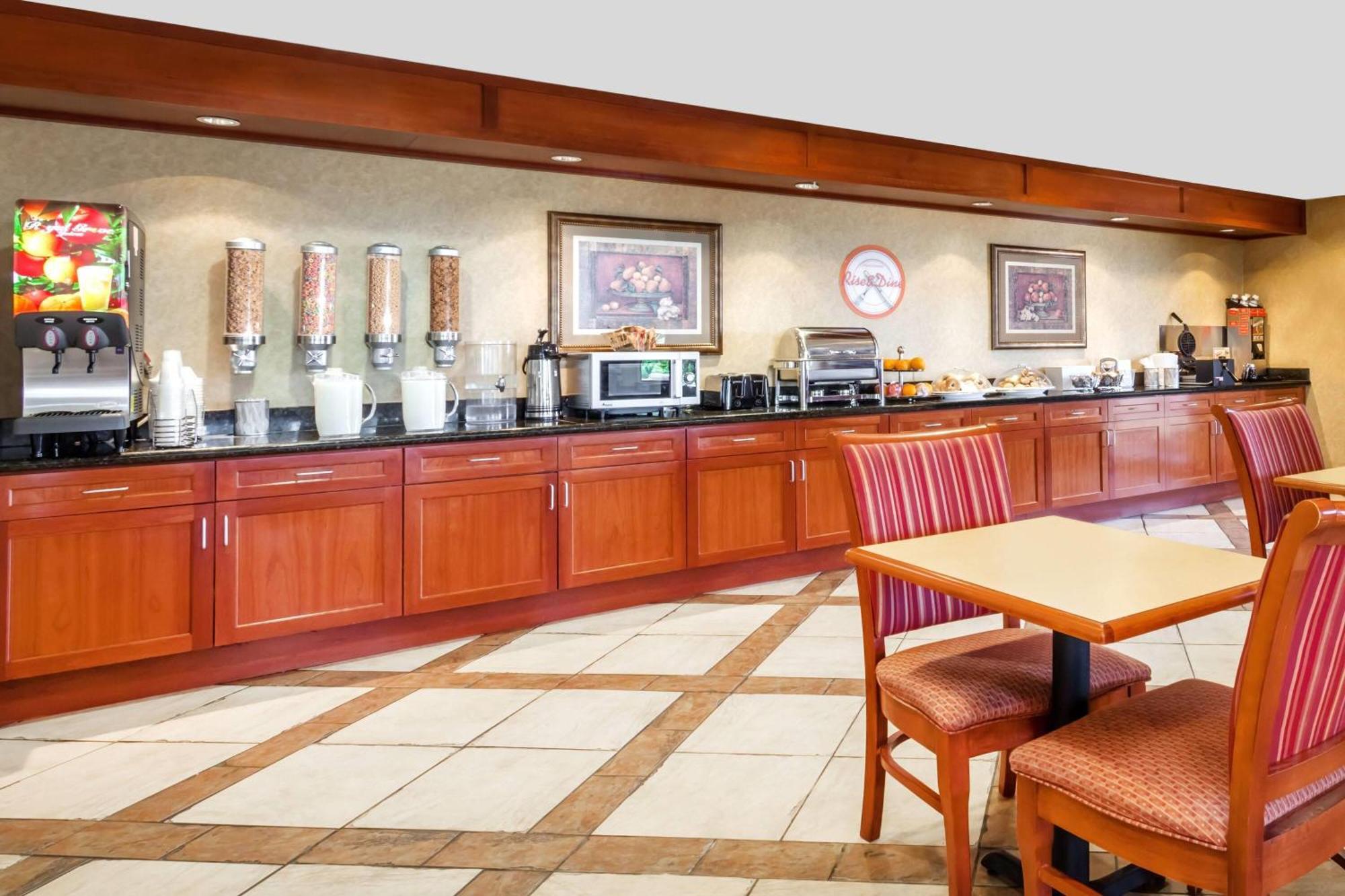 Howard Johnson By Wyndham East Hotel Evansville