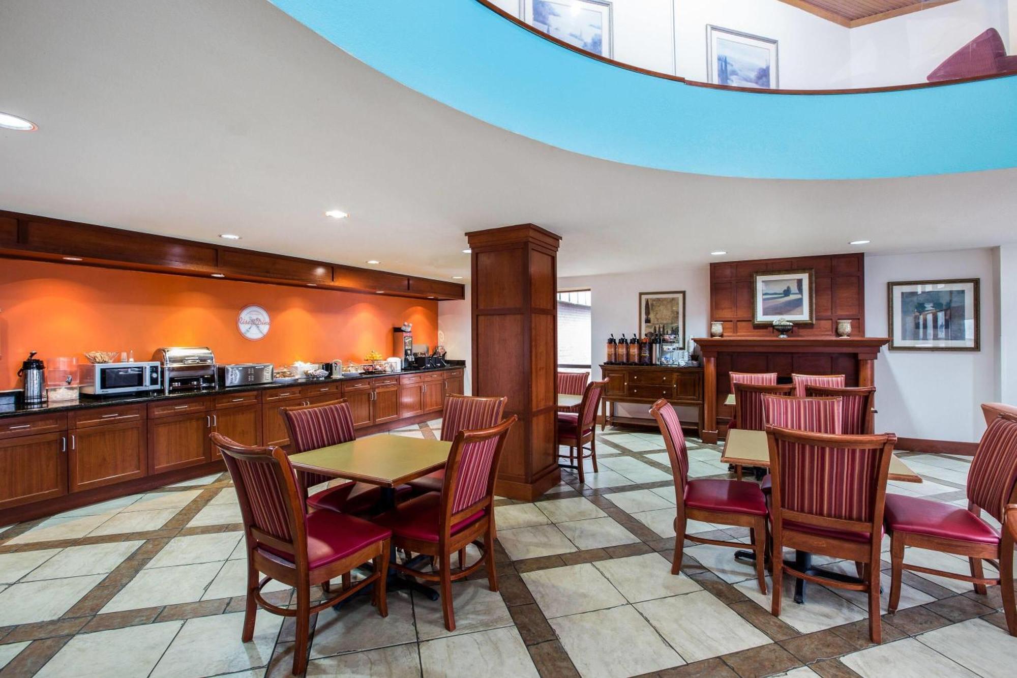 Hotel Howard Johnson By Wyndham East Evansville
