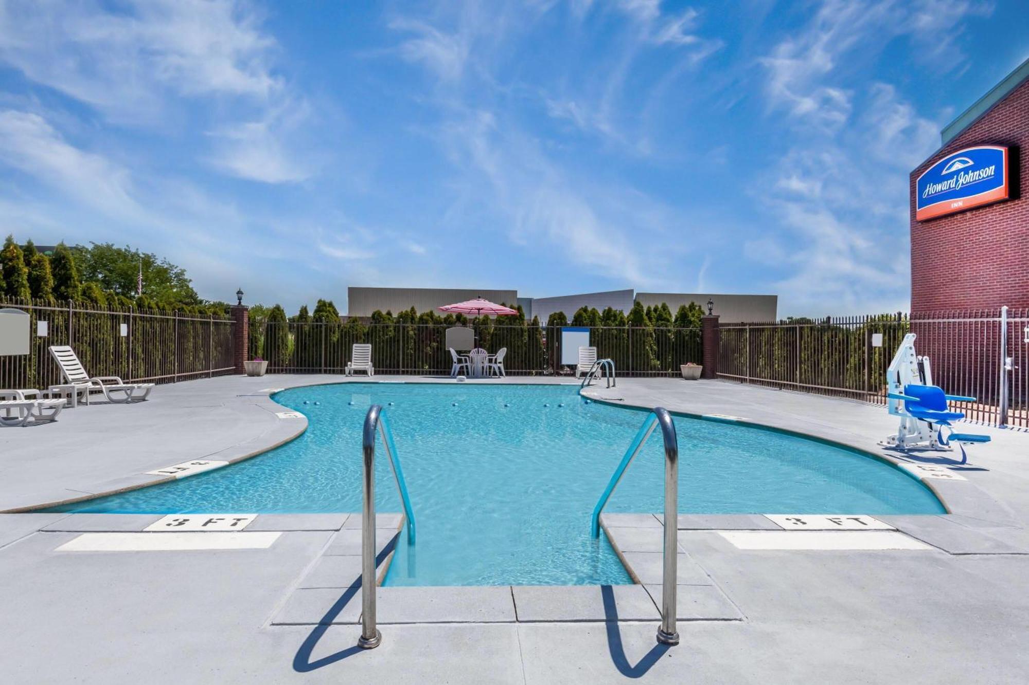 Howard Johnson By Wyndham East Evansville