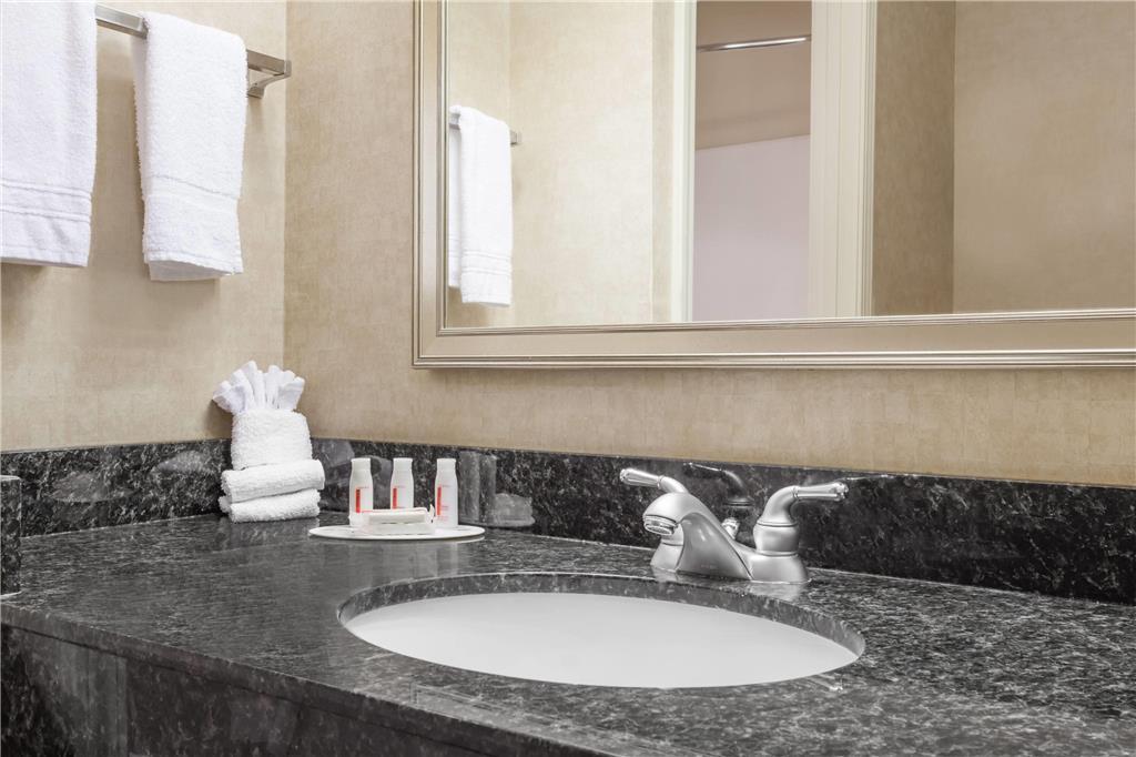 Howard Johnson By Wyndham East Hotel 2*