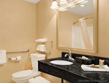 Howard Johnson By Wyndham East Hotel Evansville