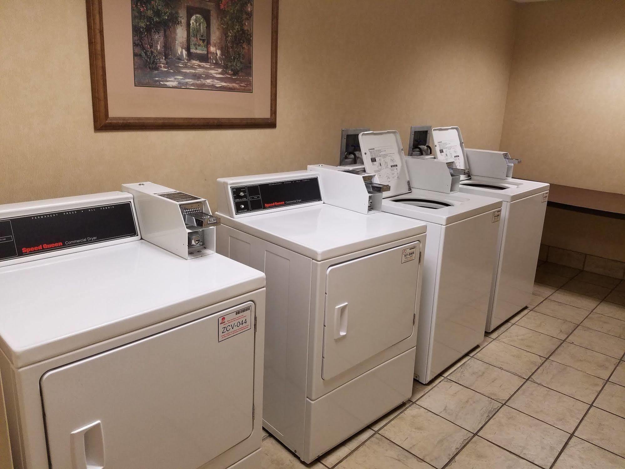 Howard Johnson By Wyndham East Hotel 2*