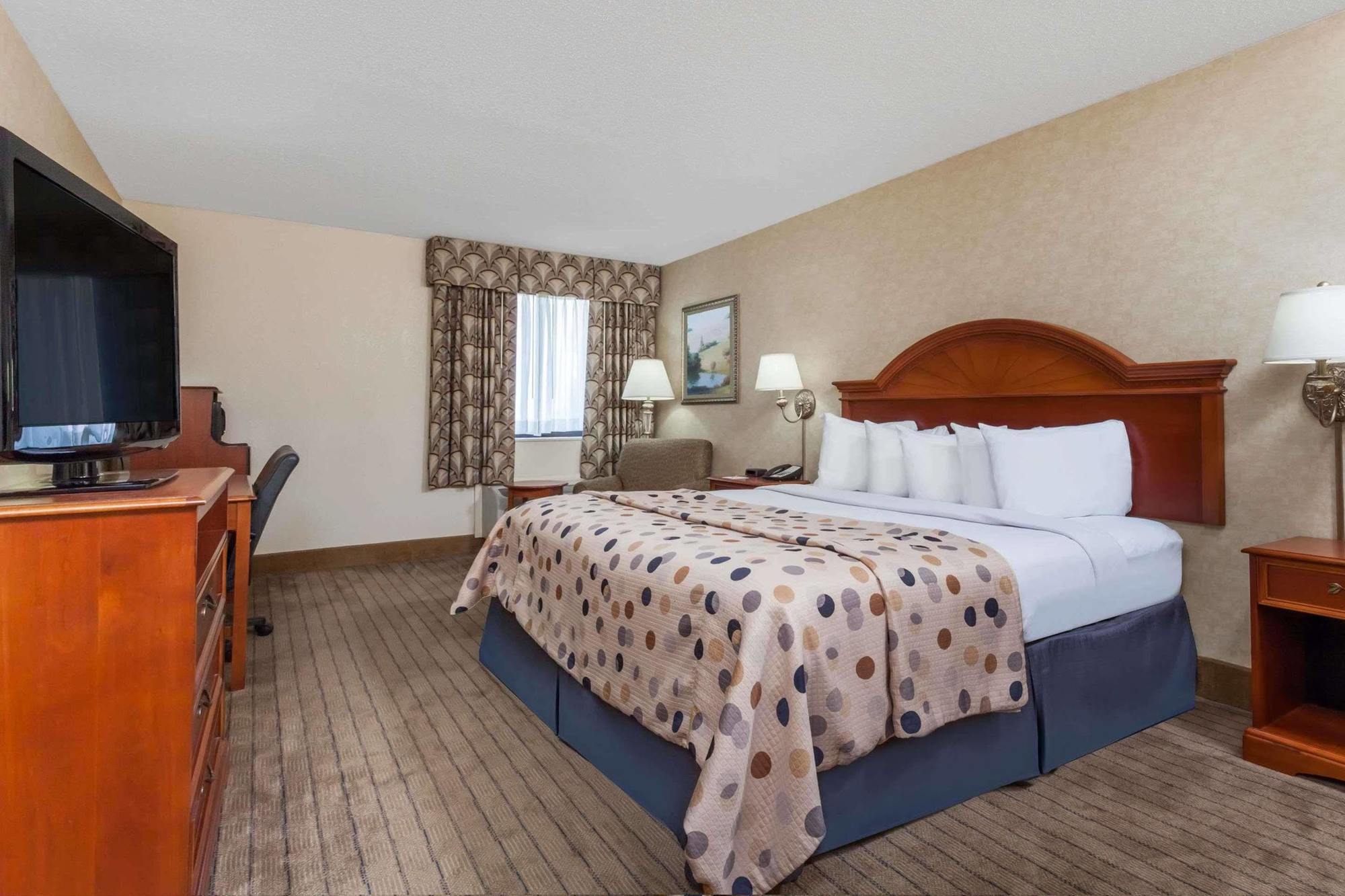 Howard Johnson By Wyndham East Hotel Evansville