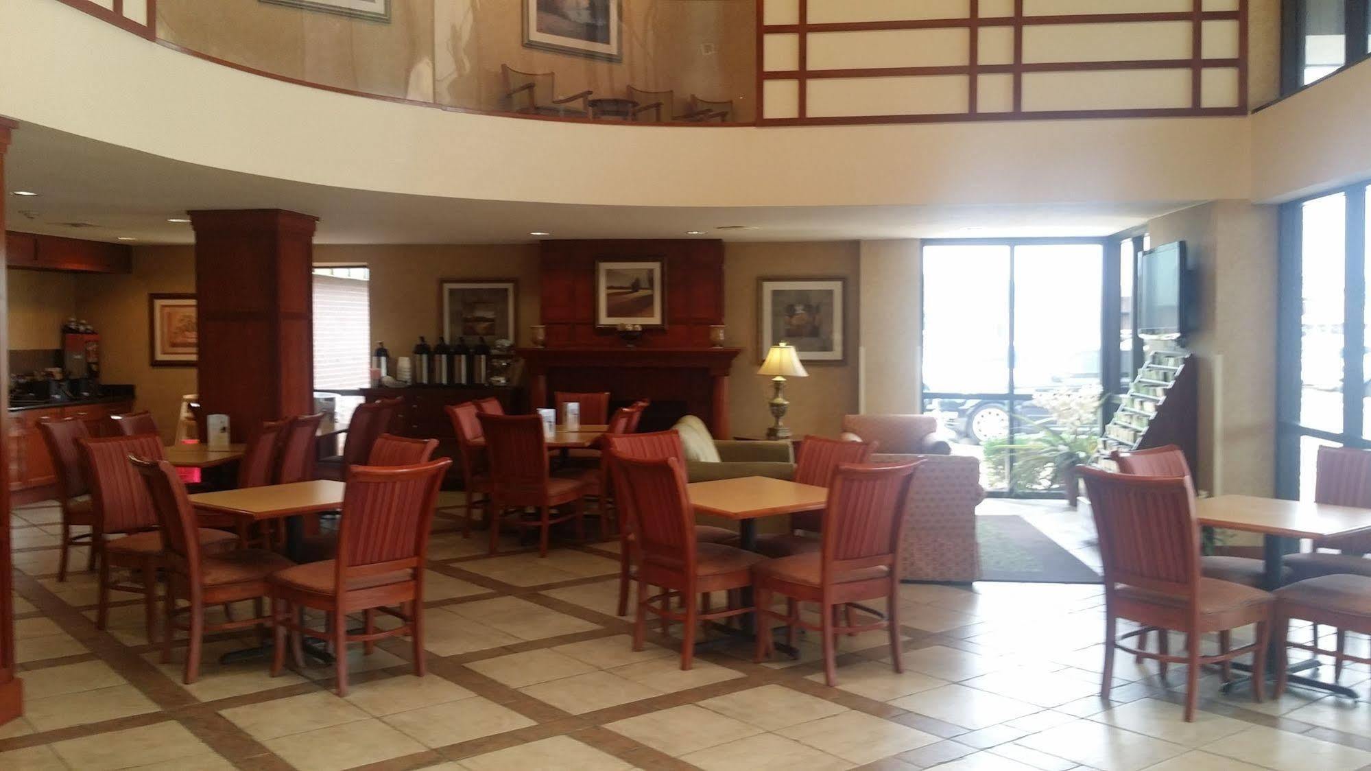 Howard Johnson By Wyndham East Hotel Evansville