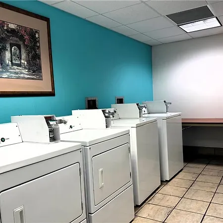Howard Johnson By Wyndham Evansville East 