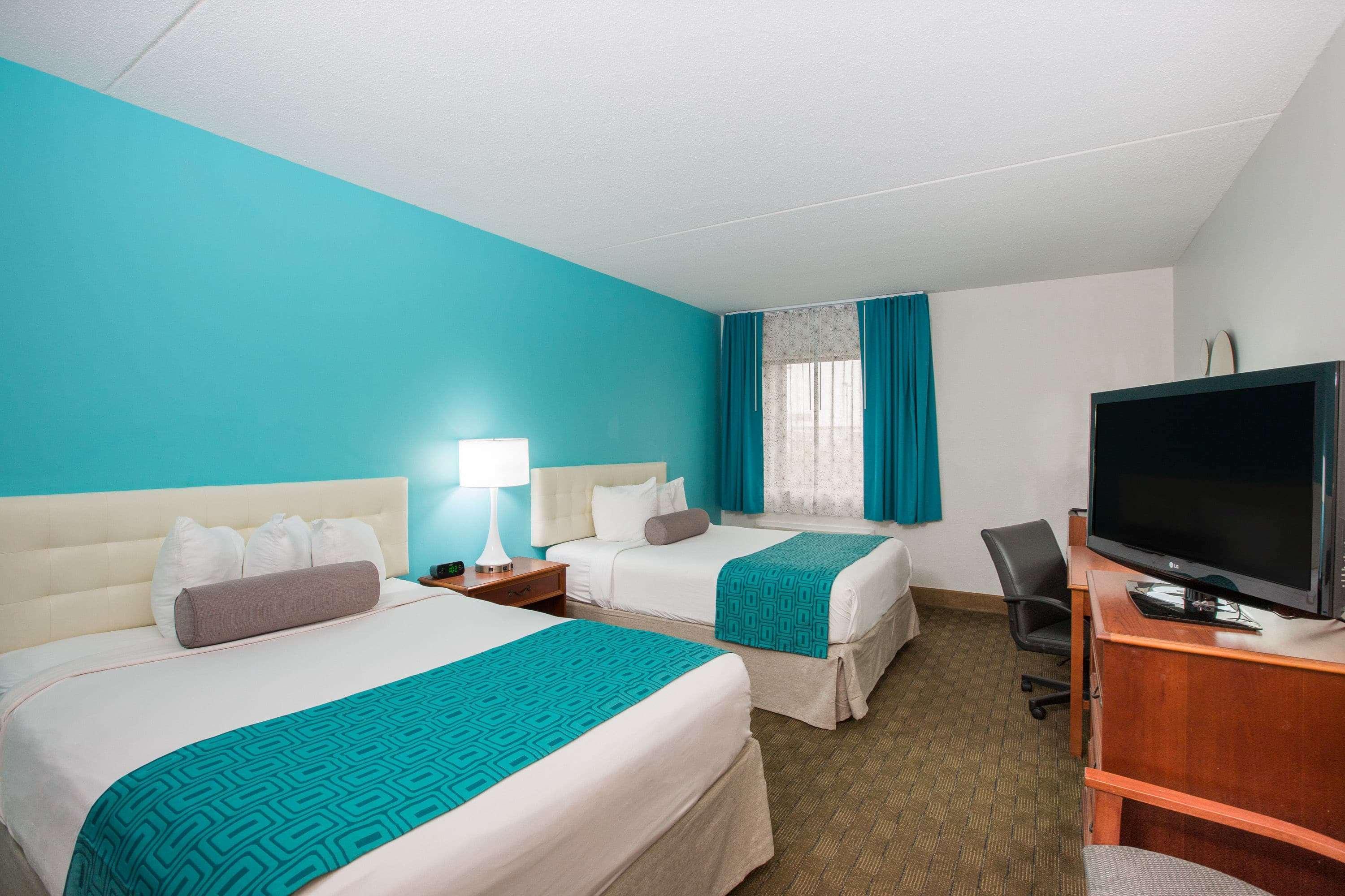 Howard Johnson By Wyndham East