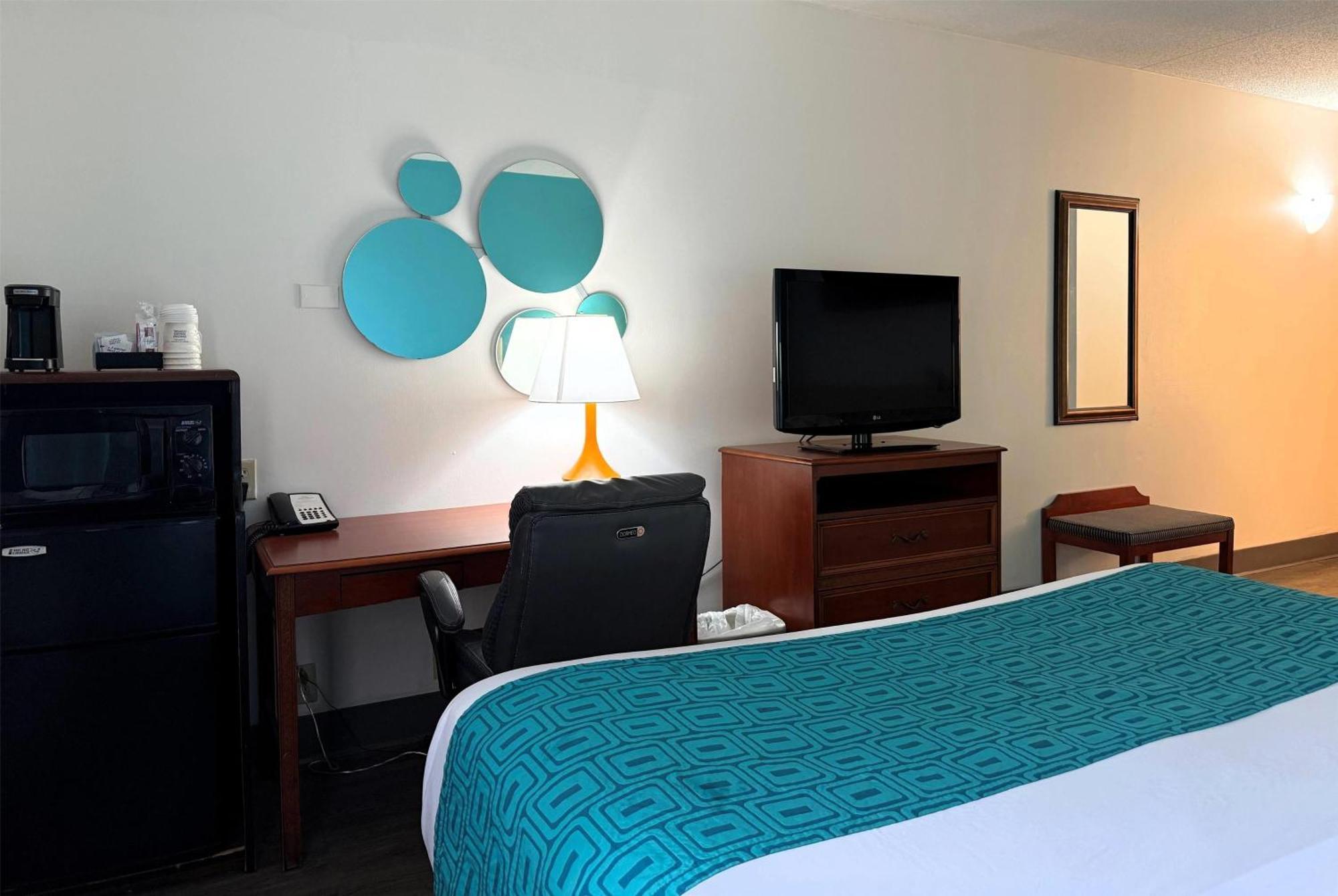 Howard Johnson By Wyndham East 2*