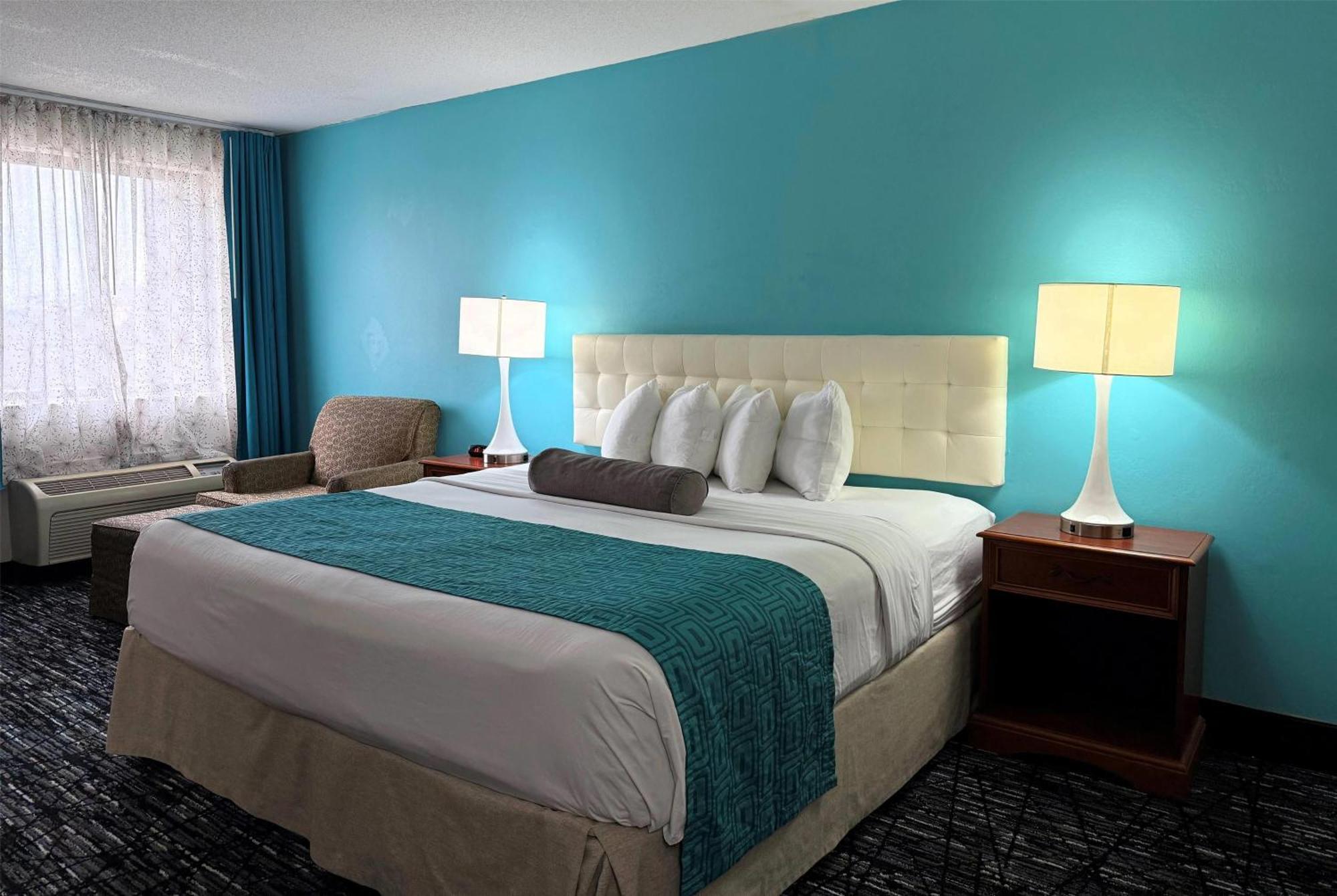 Howard Johnson By Wyndham East Hotel