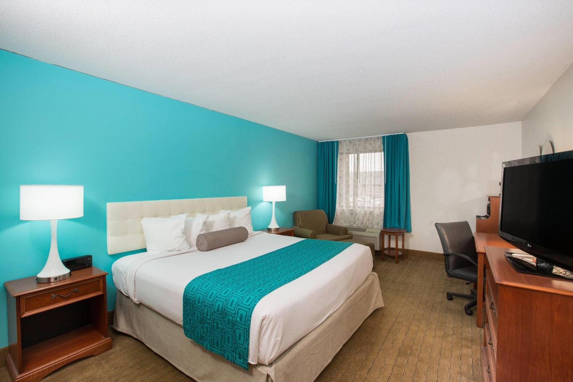 Howard Johnson By Wyndham East 2*