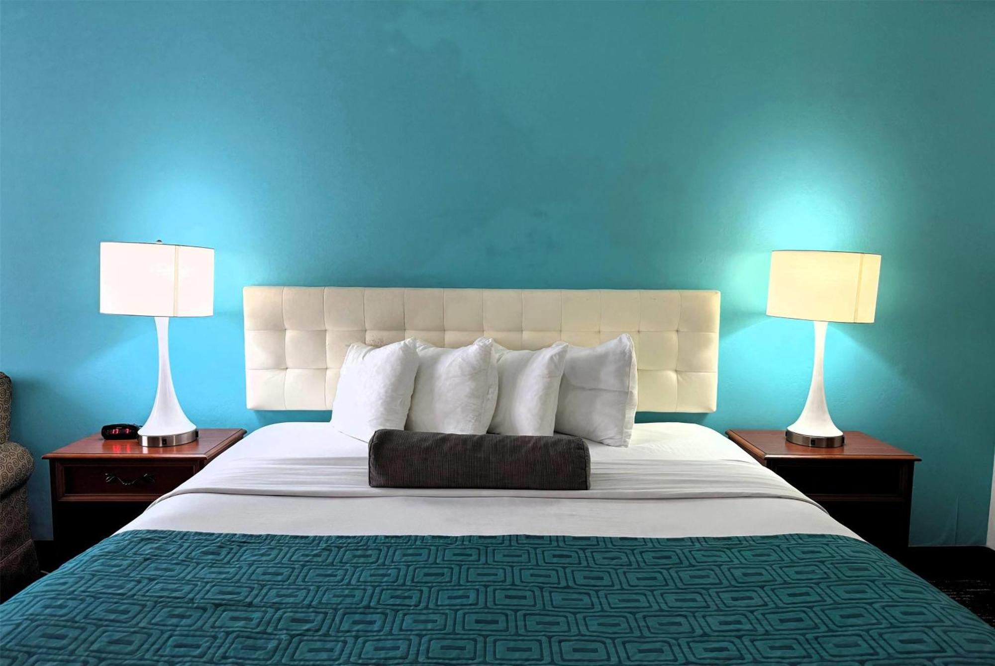 Hotel Howard Johnson By Wyndham East