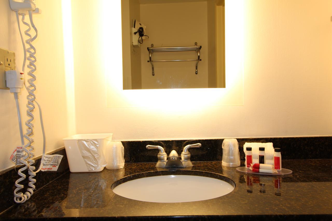 Howard Johnson By Wyndham East Hotel 2*