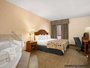 Hotel Howard Johnson By Wyndham East Evansville