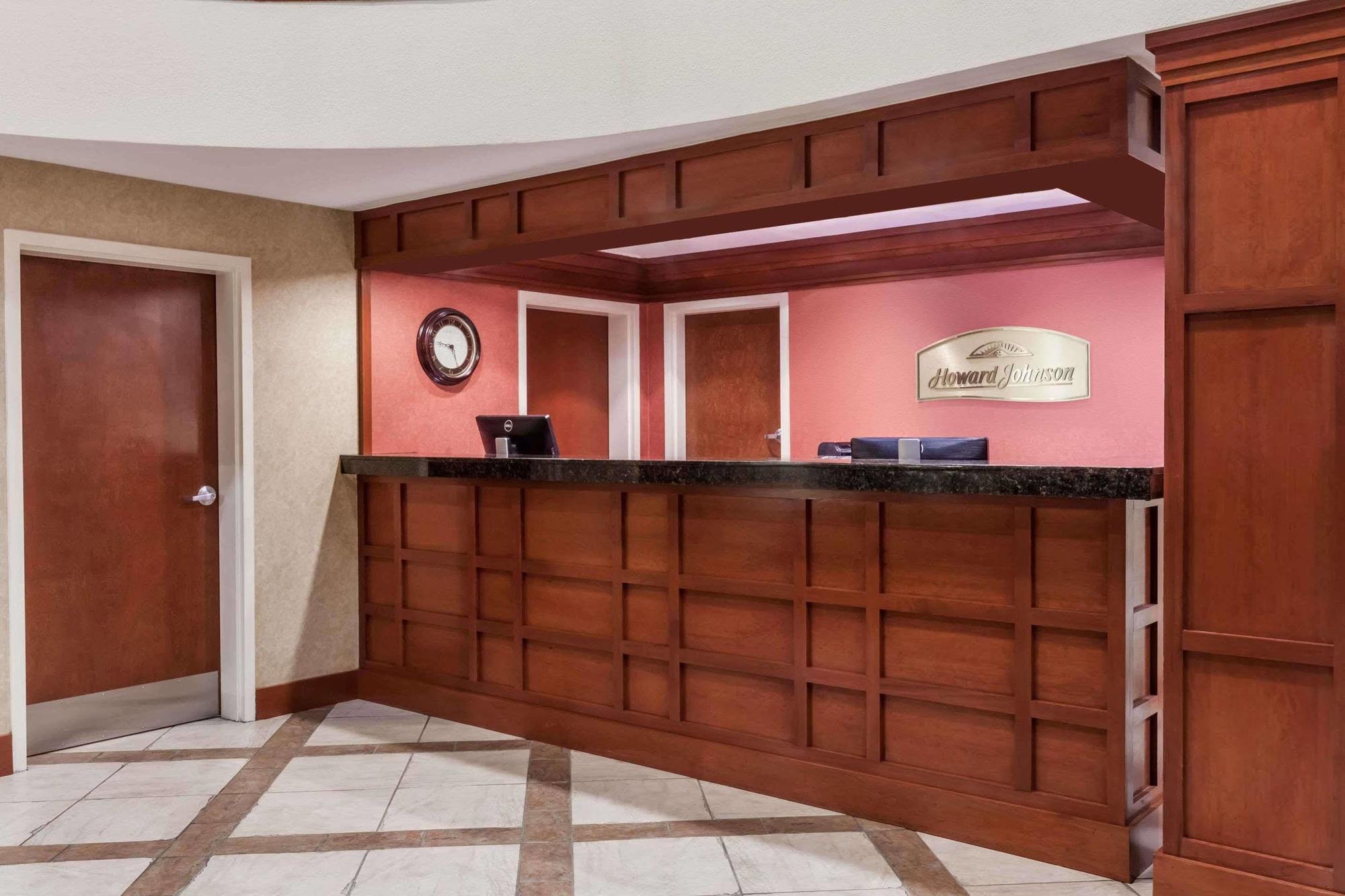 Hotel Howard Johnson By Wyndham East