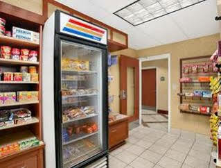 Hotel Howard Johnson By Wyndham East