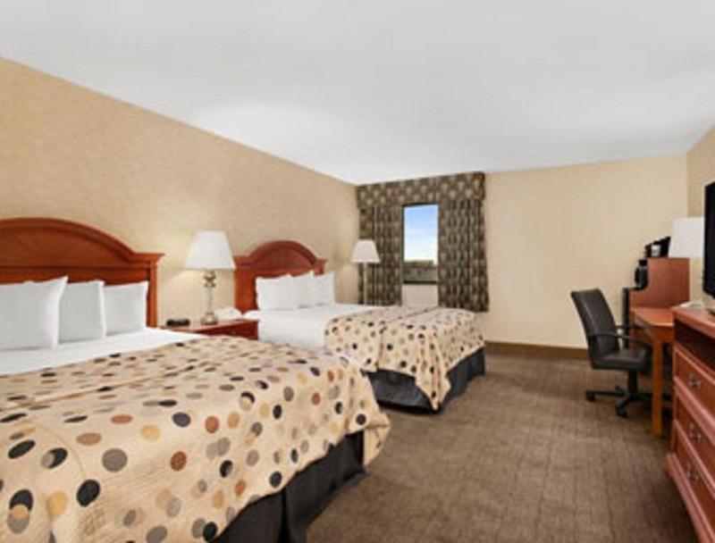 Hotel Howard Johnson By Wyndham East